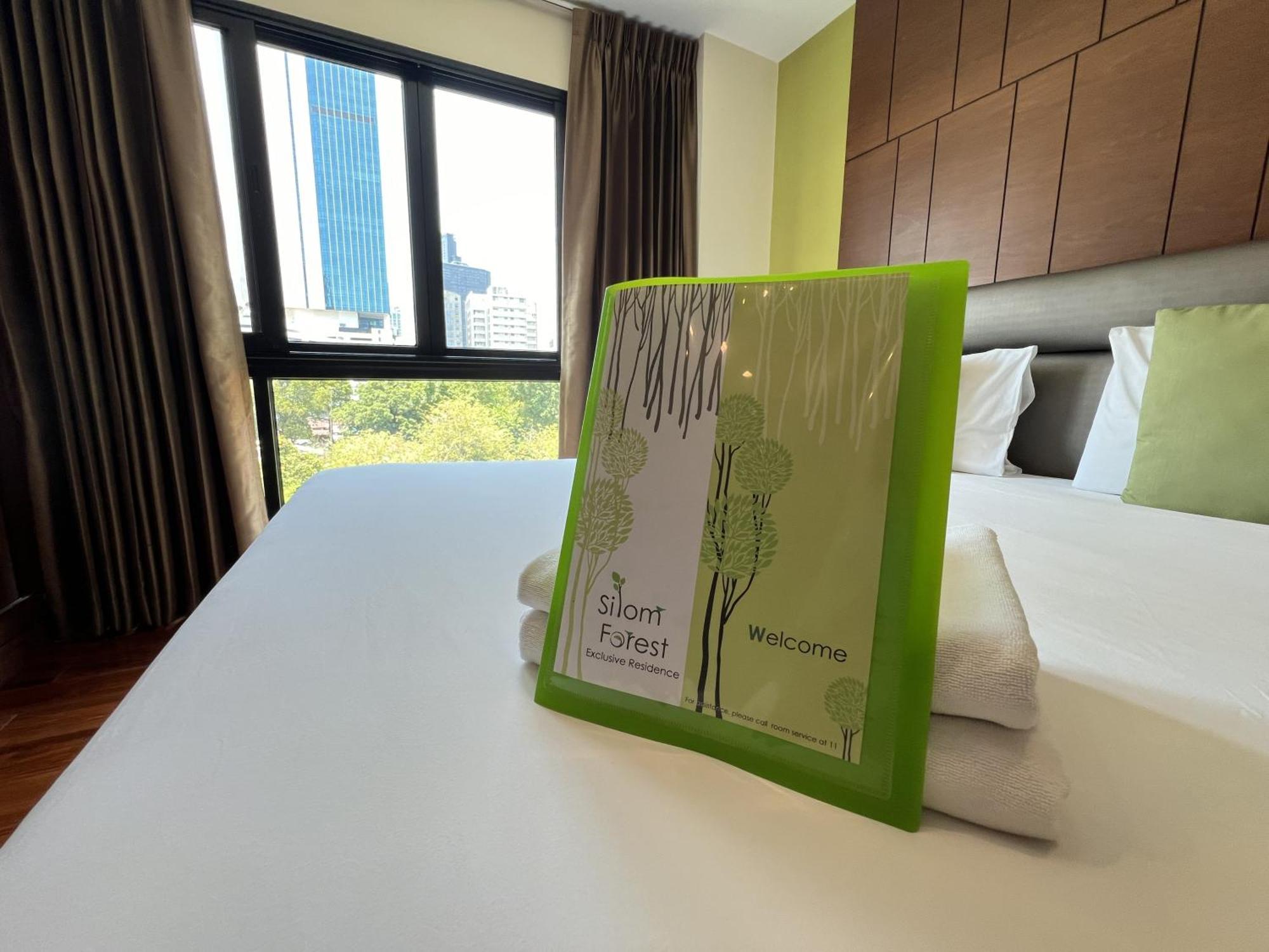 Silom Forest Exclusive Residence Banguecoque Exterior foto