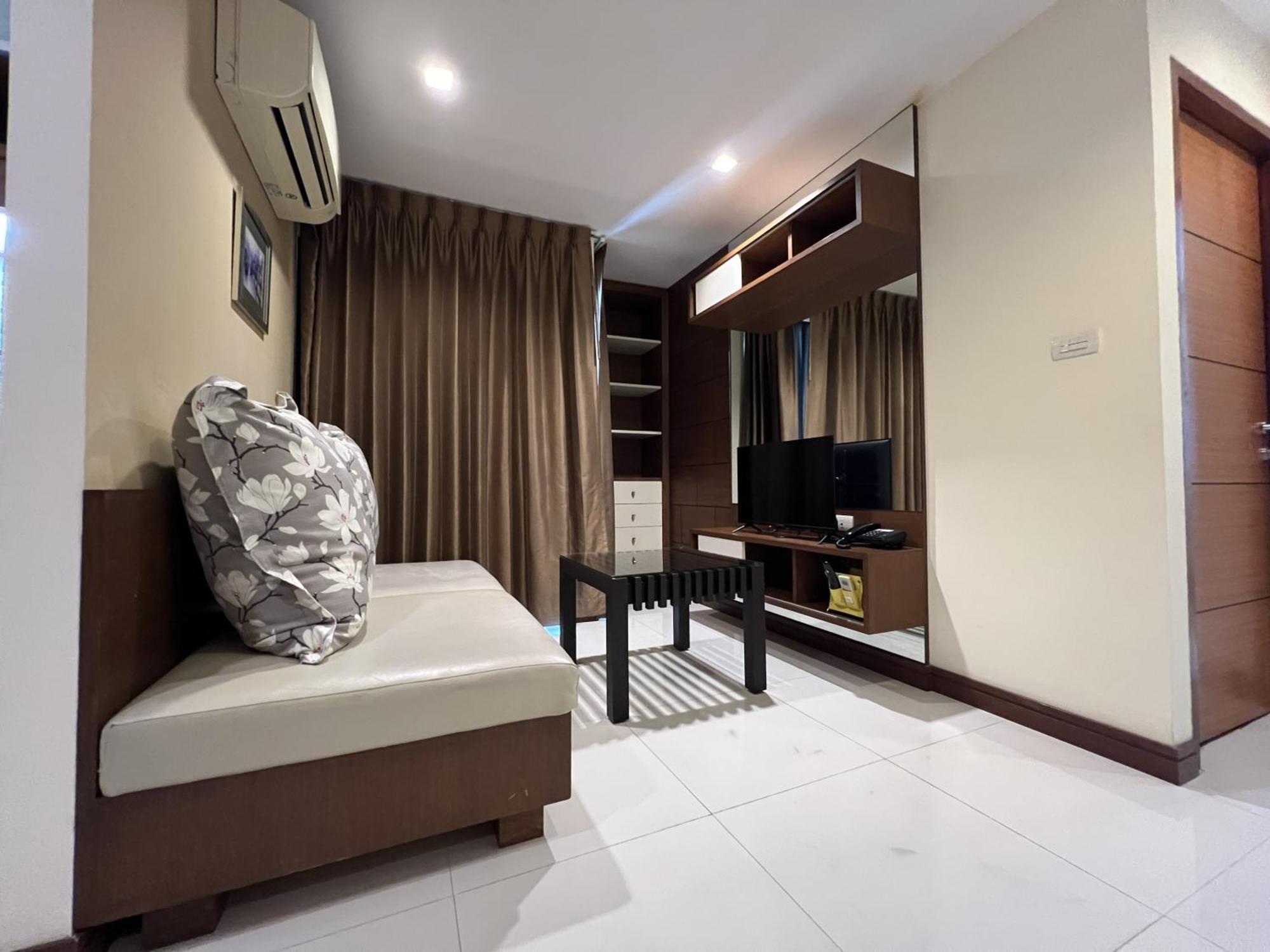 Silom Forest Exclusive Residence Banguecoque Exterior foto